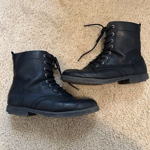 Black, size 11 US women’s, 9.5 US men’s, Amazon essentials combat boots